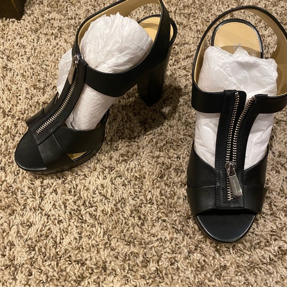Brand new Michael Kors heals - Picture 4 of 4